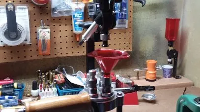 Bench-powder-stand.jpg