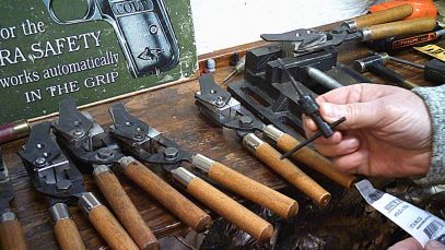 Installing set screws on Lee molds